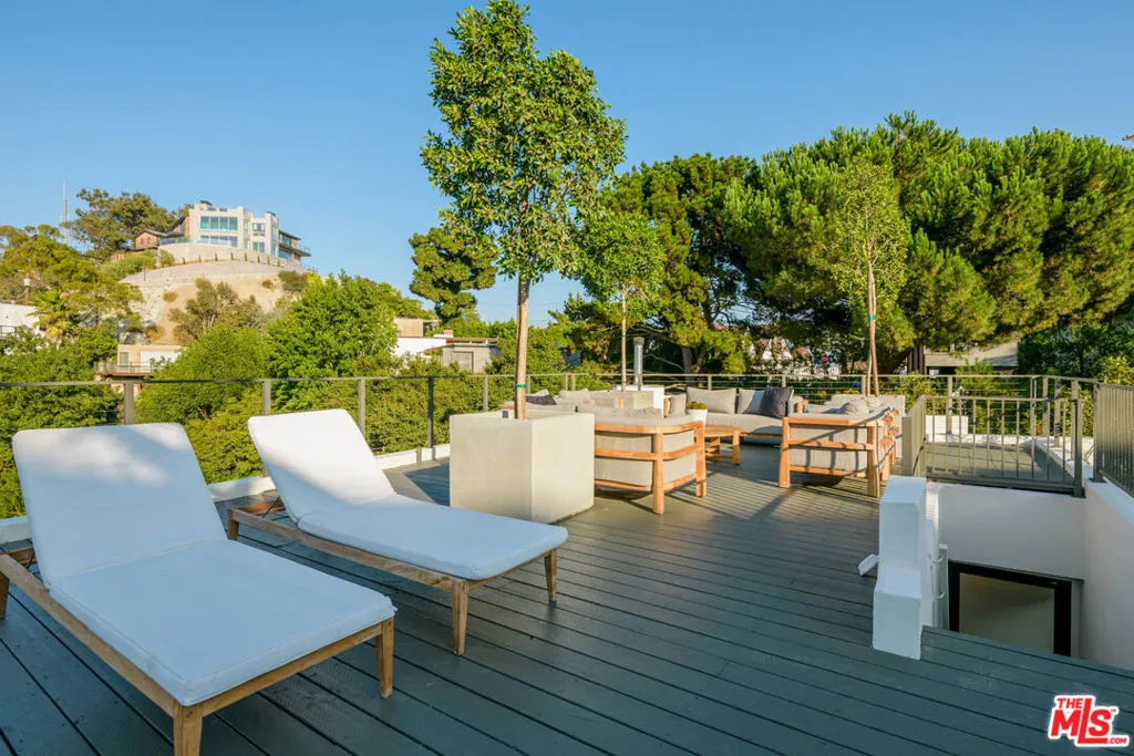 8896 Lookout Mountain Avenue, Los Angeles, California 90046 home-pic-30